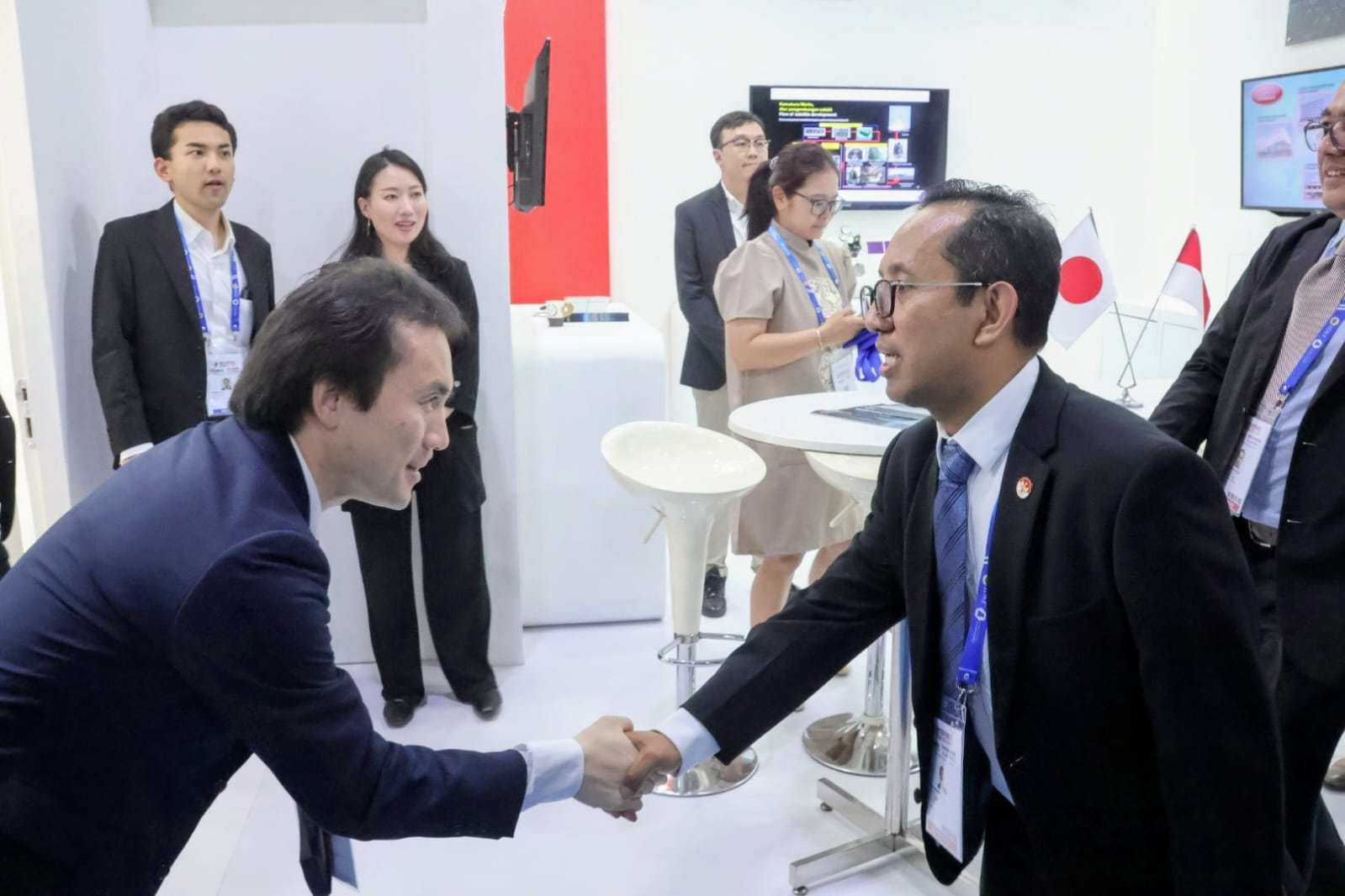 PT Len Industri dan Mitsubishi Electric Corporation Jalin Kerja Sama Strategis untuk Data DASAR Berbasis Satelit  di Indo Defence 2024